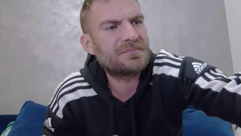 10in_deluxe online show from December 19, 6:05 pm