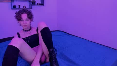 Snapshot of 1vampirella_gs chatting on December 9, 12:31 pm Milos online show from December 9, 12:31 pm