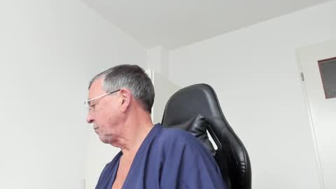 Snapshot of 200gentleman chatting on January 20, 1:42 pm Henk online show from January 20, 1:42 pm