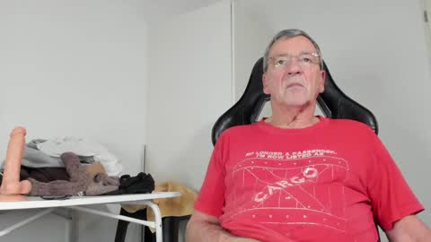 Snapshot of 200gentleman chatting on December 13, 5:10 pm Henk online show from December 13, 5:10 pm