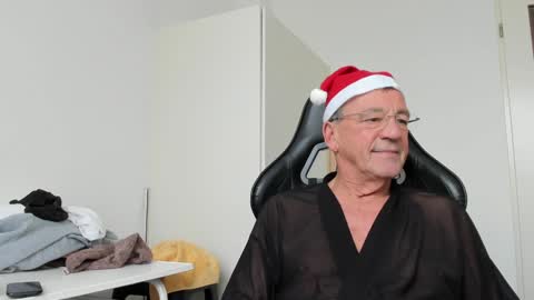 Snapshot of 200gentleman chatting on December 14, 1:06 pm Henk online show from December 14, 1:06 pm