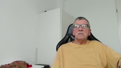 Snapshot of 200gentleman chatting on January 22, 3:51 pm Henk online show from January 22, 3:51 pm