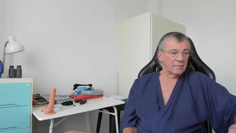 Snapshot of 200gentleman chatting on January 9, 1:13 pm Henk online show from January 9, 1:13 pm