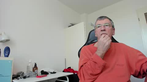 Snapshot of 200gentleman chatting on March 3, 3:24 pm Henk online show from March 3, 3:24 pm