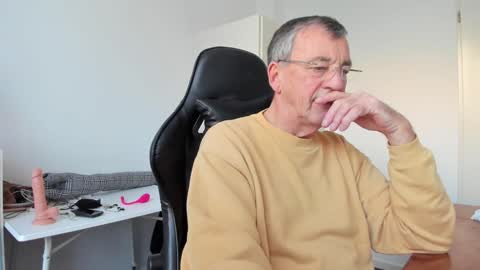 Snapshot of 200gentleman chatting on January 2, 3:08 pm Henk online show from January 2, 3:08 pm
