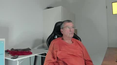 Snapshot of 200gentleman chatting on February 12, 4:44 pm Henk online show from February 12, 4:44 pm