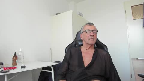 Snapshot of 200gentleman chatting on March 8, 4:05 pm Henk online show from March 8, 4:05 pm