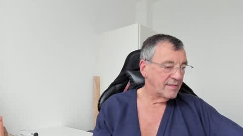 Snapshot of 200gentleman chatting on January 1, 1:37 pm Henk online show from January 1, 1:37 pm