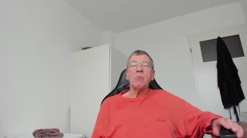 Snapshot of 200gentleman chatting on February 8, 4:14 pm Henk online show from February 8, 4:14 pm