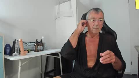 Snapshot of 200gentleman chatting on September 18, 7:16 pm Henk online show from September 18, 7:16 pm