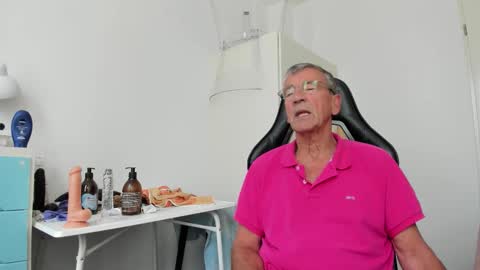 Snapshot of 200gentleman chatting on September 11, 1:43 pm Henk online show from September 11, 1:43 pm