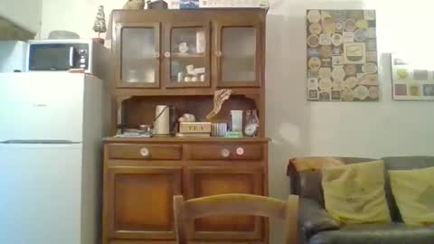 22esserre online show from October 31, 3:04 pm