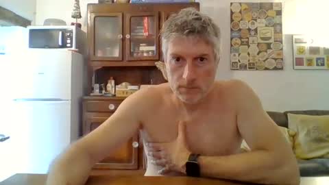 22esserre online show from July 1, 11:33 am
