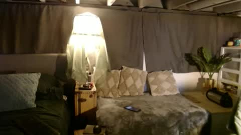 2hungrichards23 online show from April 10, 7:54 pm