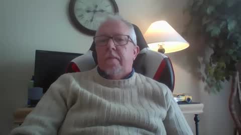 72funguy71 online show from December 13, 7:32 pm