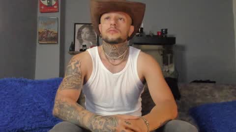 Snapshot of _emilio_escobar chatting on January 21, 10:34 am Emilio online show from January 21, 10:34 am