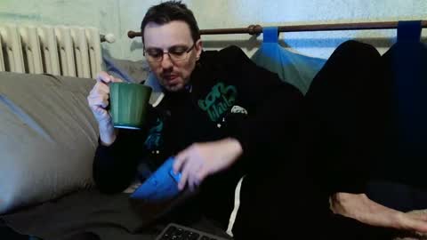 Manuel online show from February 17, 1:25 am