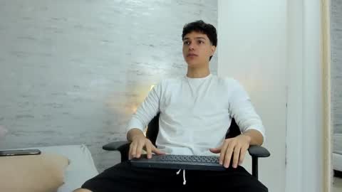 Noah Heyden online show from February 9, 2:50 pm