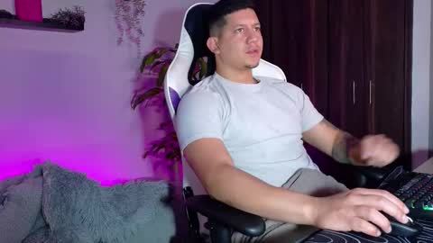 Snapshot of _robertobaggio chatting on September 25, 12:48 pm Roberto online show from September 25, 12:48 pm