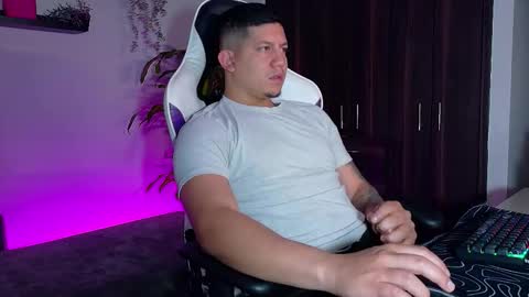 Snapshot of _robertobaggio chatting on October 5, 12:53 pm Roberto online show from October 5, 12:53 pm