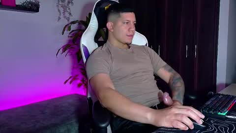 Snapshot of _robertobaggio chatting on October 4, 9:58 am Roberto online show from October 4, 9:58 am