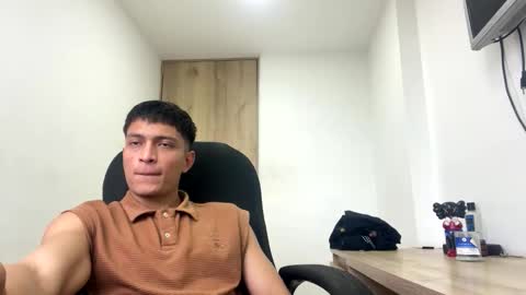 Juan Pablo-independent model online show from March 3, 10:38 pm