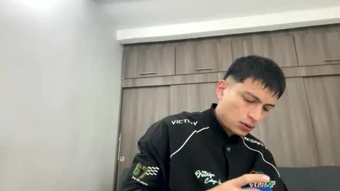 Juan Pablo-independent model online show from September 30, 3:02 am