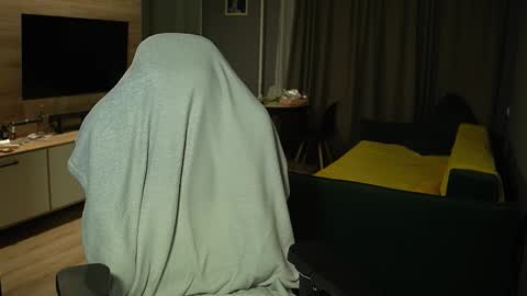 OLIVERERENMARCUSpvt is open online show from February 18, 5:10 pm