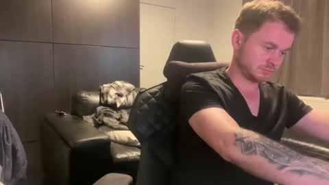 _stevie___ online show from April 9, 8:26 pm