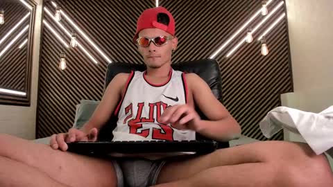  white fox  online show from February 14, 3:33 am