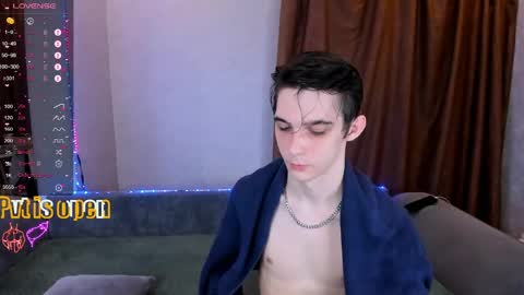 Aaron Bang online show from April 13, 1:39 am