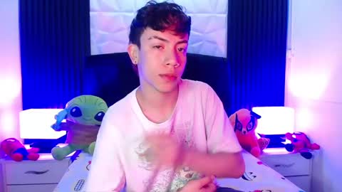 Snapshot of aaron_blink1 chatting on January 8, 12:37 pm Aaron online show from January 8, 12:37 pm