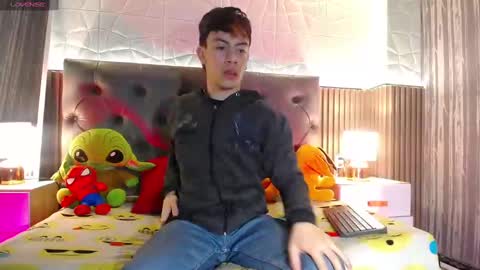 Snapshot of aaron_blink1 chatting on February 18, 1:11 pm Aaron online show from February 18, 1:11 pm