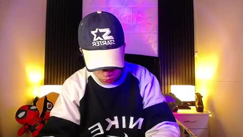 Snapshot of aaron_blink1 chatting on January 4, 2:14 pm Aaron online show from January 4, 2:14 pm