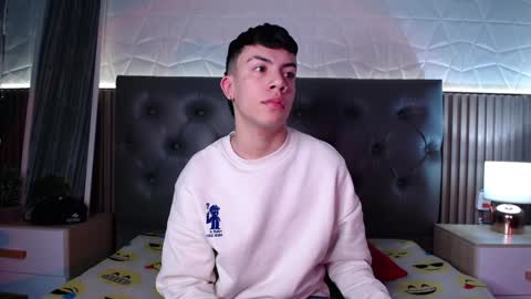 Snapshot of aaron_blink1 chatting on December 16, 12:38 pm Aaron online show from December 16, 12:38 pm