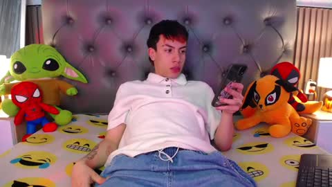 Snapshot of aaron_blink1 chatting on January 15, 4:11 pm Aaron online show from January 15, 4:11 pm
