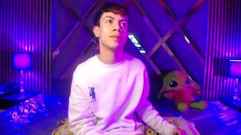 Snapshot of aaron_blink1 chatting on March 4, 12:44 pm Aaron online show from March 4, 12:44 pm