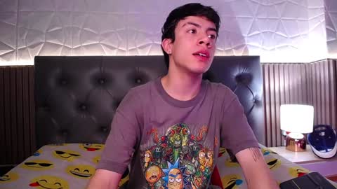 Snapshot of aaron_blink1 chatting on December 3, 1:32 pm Aaron online show from December 3, 1:32 pm