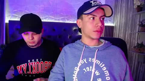 Snapshot of aaron_blink1 chatting on December 24, 1:50 pm Aaron online show from December 24, 1:50 pm