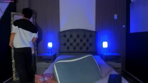 Snapshot of aaron_blink1 chatting on September 12, 9:37 pm Aaron online show from September 12, 9:37 pm