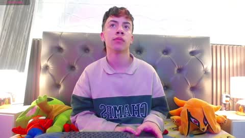 Snapshot of aaron_blink1 chatting on January 30, 12:37 pm Aaron online show from January 30, 12:37 pm