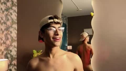 Aaron Ezequiel online show from November 6, 12:13 am