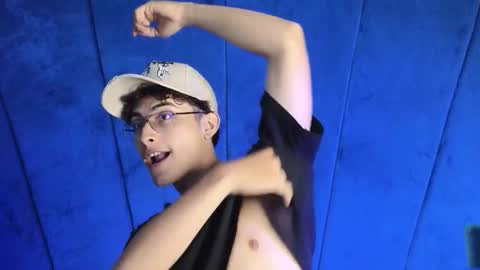 Aaron Ezequiel online show from September 10, 10:41 pm