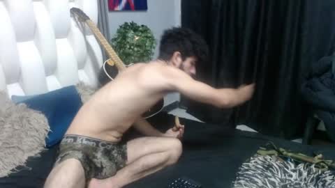 aaron_jones_1 online show from May 28, 6:33 am