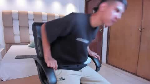 Aaron online show from April 11, 8:01 pm