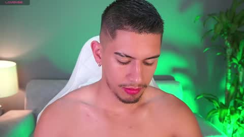 Snapshot of aaronfox_ chatting on January 30, 10:19 am AARON online show from January 30, 10:19 am