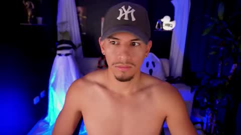 Snapshot of aaronfox_ chatting on October 5, 12:31 pm AARON online show from October 5, 12:31 pm
