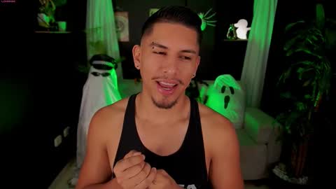 Snapshot of aaronfox_ chatting on October 10, 2:22 pm AARON online show from October 10, 2:22 pm