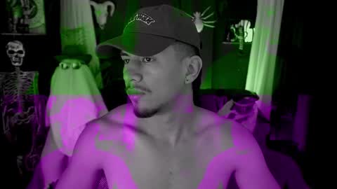 Snapshot of aaronfox_ chatting on October 19, 12:30 pm AARON online show from October 19, 12:30 pm