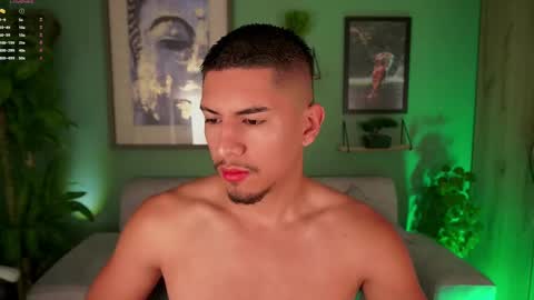 Snapshot of aaronfox_ chatting on March 3, 12:10 pm AARON online show from March 3, 12:10 pm